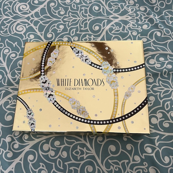 Elizabeth Taylor White diamonds gift set - Picture 3 of 4